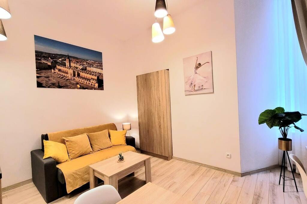 Golden Apartment Bosacka Krakow Old Town 2 Rooms ภายนอก รูปภาพ