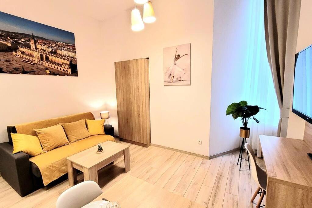 Golden Apartment Bosacka Krakow Old Town 2 Rooms ภายนอก รูปภาพ